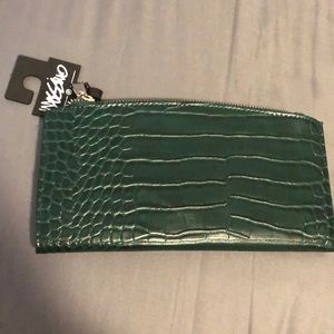 Green wallet
